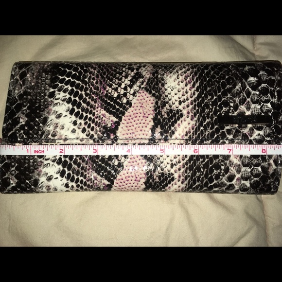 Kenneth Cole Reaction Elongated Clutch - Picture 5 of 7